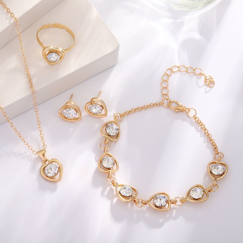 Parure de Bijoux Cœur Romantique 4 Pièces – Collier, Bracelet, Bague & Boucles d'Oreilles