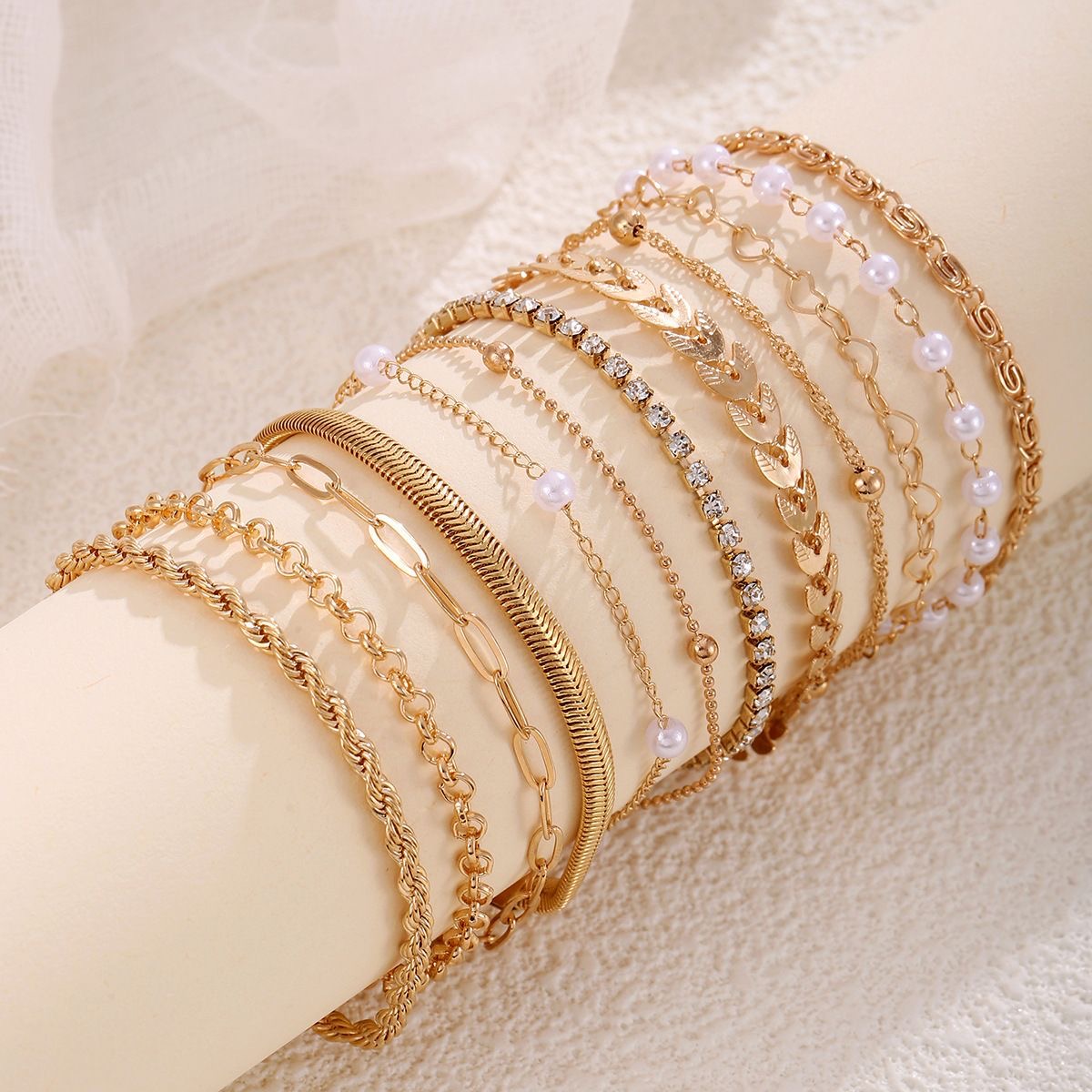 Set de Bracelets Multi-rangs Tendance – Parure Bohème Chic Ajustable avec Strass, Perles et Maillons