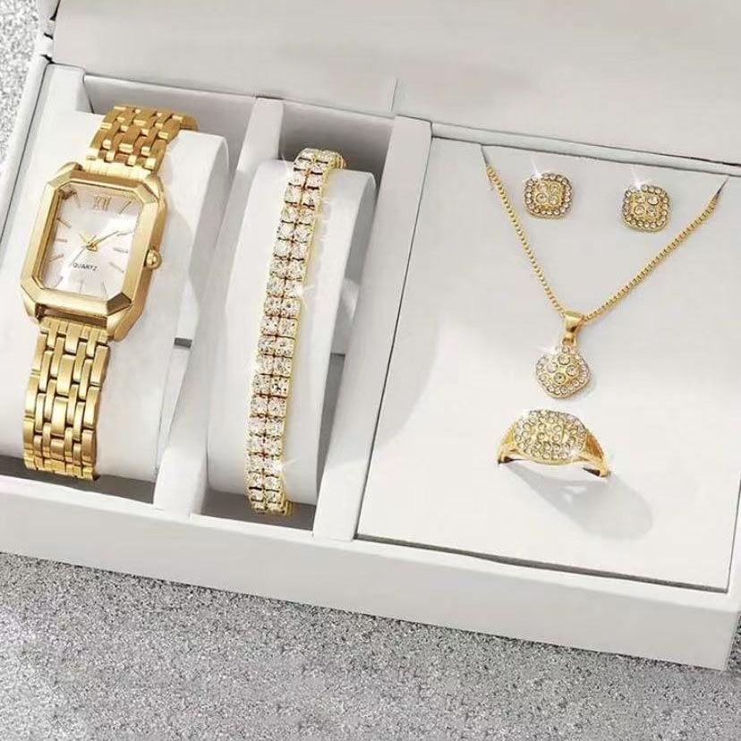 Coffret Éclat Impérial – Montre Quartz Rectangulaire Dorée et sa Parure de 5 Bijoux Assortis Sertis de Cristaux