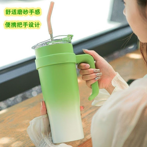 Gobelet Isotherme Isolé XL 1.25L avec Poignée - Mug Thermos Inox avec Paille Silicone & Autocollants 3D