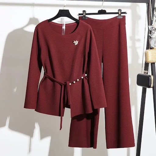 Ensemble 2 Pièces Femme Chic & Raffiné — Top Longue Manche Asymétrique avec Ceinture Pearl & Pantalon Large Fluide