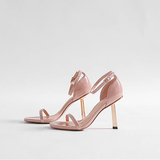 Sandales à Talons Aiguilles Métalliques & Bride Cheville — Bout Carré Chic Style Minimaliste