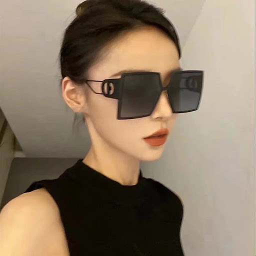 Lunettes de Soleil Carrées Oversize VIP — Style Star & Affinant Visage