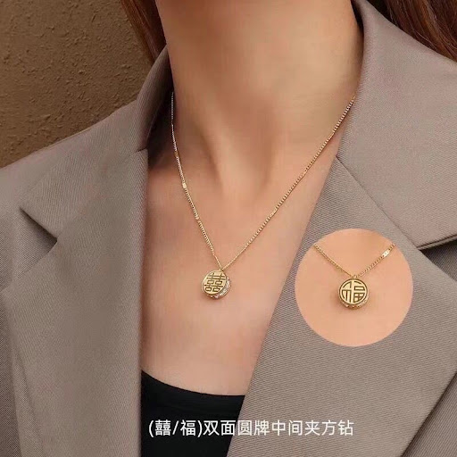 Collier Tendance Femme — Style Chic & Minimaliste (Modèles Variés)