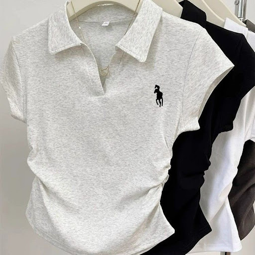 T-shirt Polo Ajusté Col V à Mangues Courtes — Coupe Élégante & Froncée