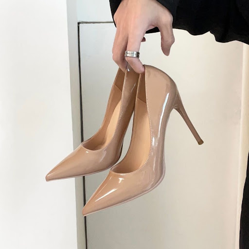 Escarpins Vernis Élégants à Bout Pointu — Talons Aiguilles Nude & Noir (6cm / 8cm)