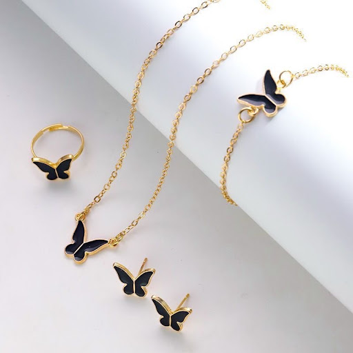 Parure de Bijoux Papillon 4-en-1 Dorée – Collier, Bracelet, Bague Ajustable & Boucles d'Oreilles