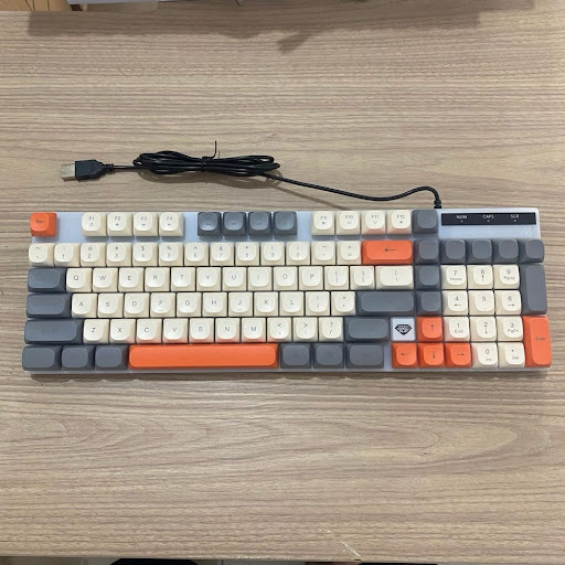 Clavier Filaire Gamer & Bureautique DIVIPARD D910 – Format Compact 98 Touches, Effet Métallique Tri-Couleur avec Rétroéclairage Rainbow RGB