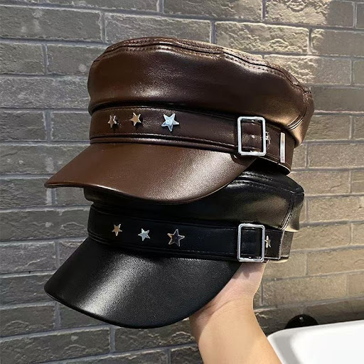 Casquette Marinière en Similicuir avec Détails Étoiles