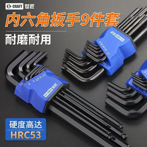 Obtenez des pieds doux, lisses et parfaitement entretenus à la maison grâce à cette râpe à pieds électrique rechargeable. Remplaçant avantageusement les limes manuelles et pierres ponces traditionnelles, cet appareil élimine en douceur et en quelques secondes les callosités, la corne épaissie et les peaux mortes sous les talons et la plante des pieds.  Dotée d'un rouleau rotatif micro-abrasif de haute qualité, la râpe offre une exfoliation efficace tout en respectant la peau, évitant ainsi les irritations et coupures dues aux lames métalliques. Sa poignée ergonomique assure une prise en main confortable et précise lors de votre routine de soin.  Compacte et sans fil, elle est idéale pour une utilisation quotidienne ou pour les retouches rapides avant d'enfiler vos chaussures ouvertes. Un incontournable pour vos soins de pédicure à domicile ou à emporter en voyage.  Points forts : • Action rapide & efficace : Élimine la corne, les callosités et les rugosités dès la première utilisation • Doux & Sécurisé : Rouleau rotatif micro-abrasif qui n'agresse pas la peau • Ergonomie élégante : Prise en main facile et design moderne fini avec accents dorés • Utilisation sans fil : Rechargeable pour une grande liberté de mouvement • Entretien facile : Tête rotative amovible et lavable sous l'eau pour une hygiène irréprochable  Coloris disponibles : • Rose Poudré & Or Rose
