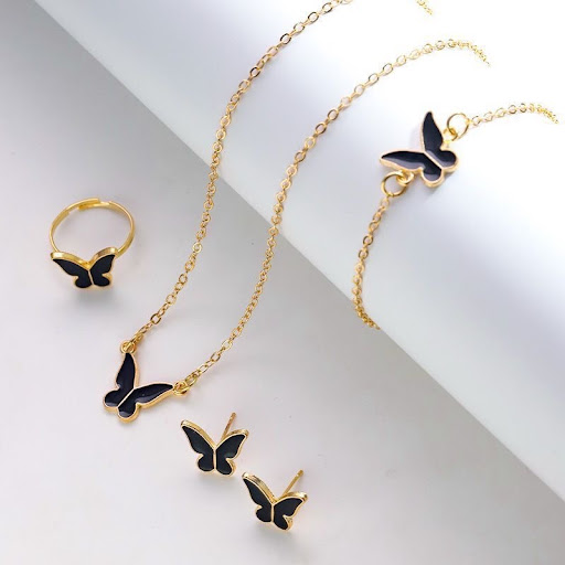 Collier / Pendentif Chaîne Dorée avec Initiale (Lettre de l'alphabet) et Pendentif Cœur - Style Tendance